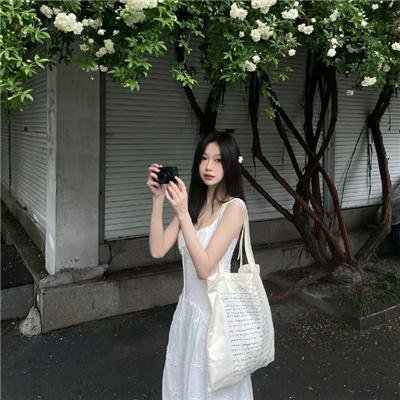 墙里的女人